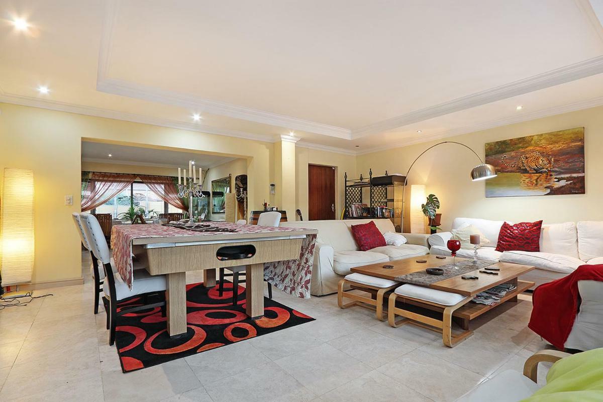 Natalie Guesthouse Блубергстранд Екстериор снимка